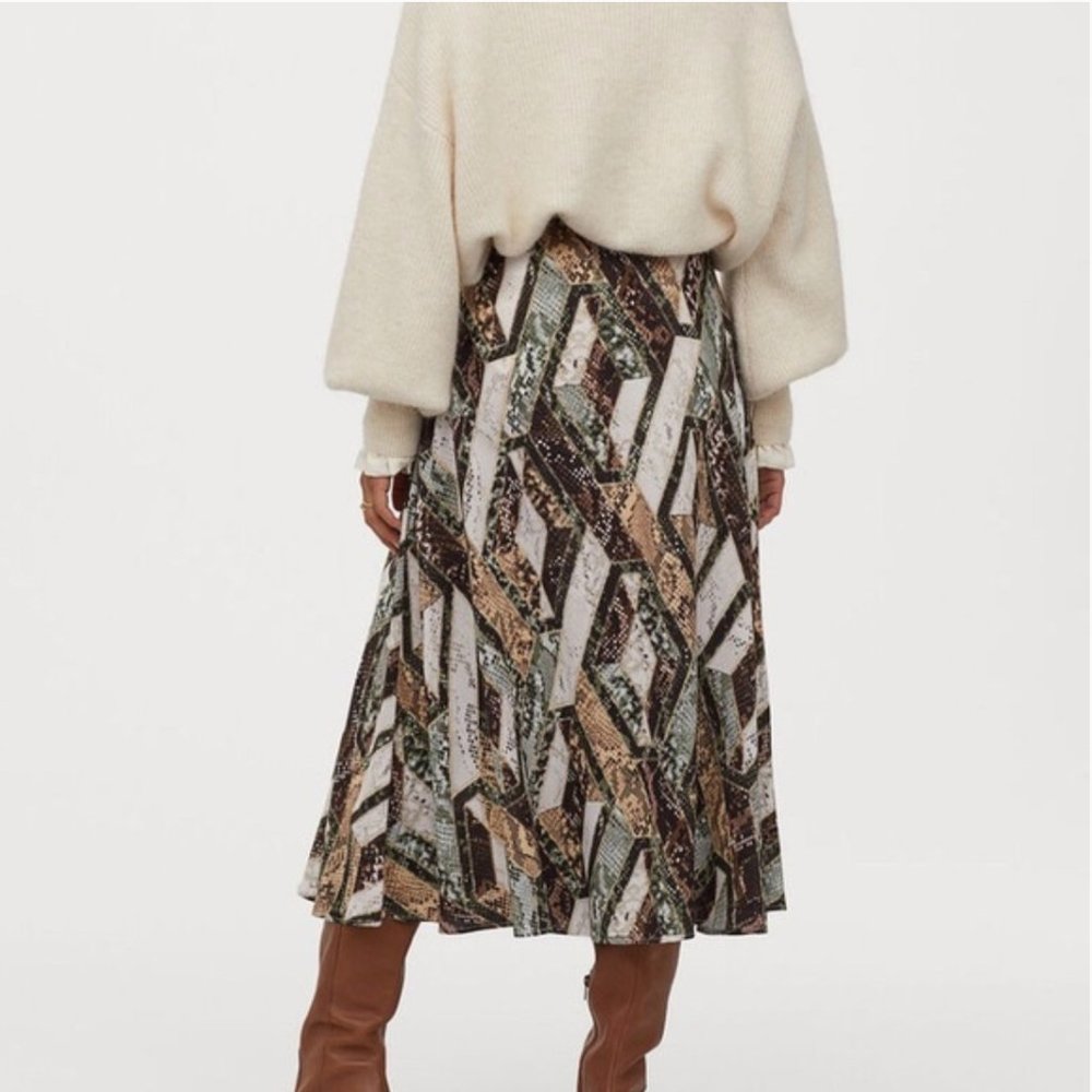 H&M Green Snakeskin Patterned Circle Skirt - NWT
